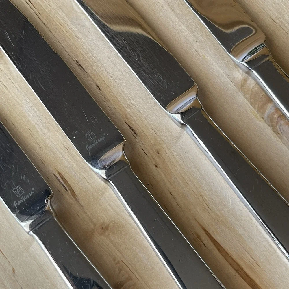 Lot 4 Fortessa SCALINI Table Knives Stainless Flatware Stamped Front Logo 8.25